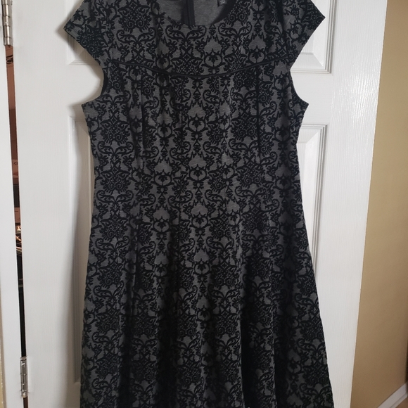 SL Fashions Dress - Picture 2 of 4